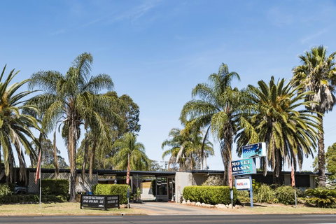 Motel Oasis - Whitsundays Accommodation 0