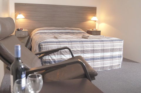 Motel Riverbend - Whitsundays Accommodation 1