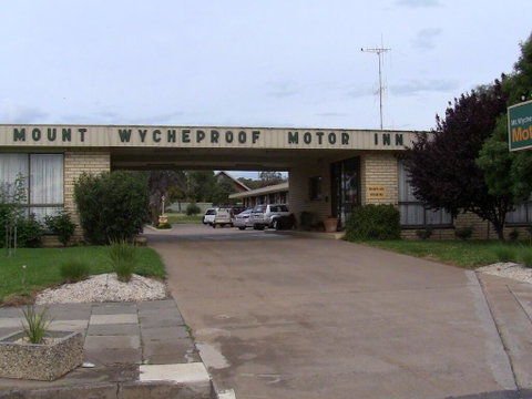 Mount Wycheproof Motor Inn - Whitsundays Accommodation 3
