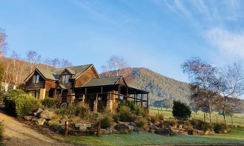 Mountain Grass Lodge (2 Bedroom) - Whitsundays Accommodation 0