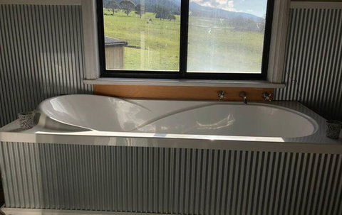 Mountain Grass Lodge (2 Bedroom) - Whitsundays Accommodation 3