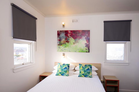 Mowbray Hotel - Whitsundays Accommodation 0