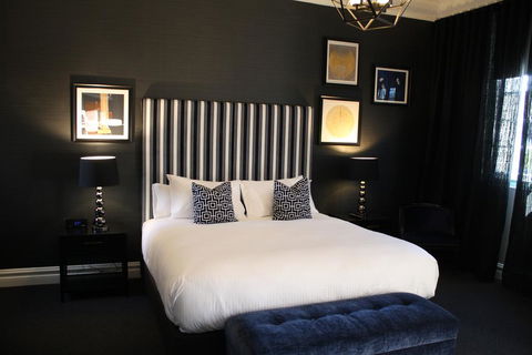 Mrs Banks Hotel - Whitsundays Accommodation 0
