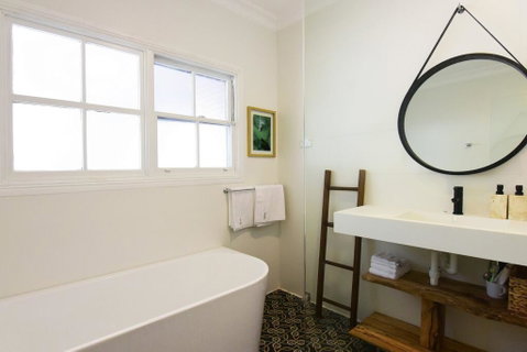 Myrtle Tree Lodge-Leaves, Kangaroo Valley - Whitsundays Accommodation 1