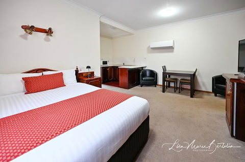Narrandera Club Motor Inn - Whitsundays Accommodation 3
