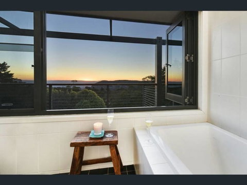 Narrow Neck Views - Whitsundays Accommodation 2