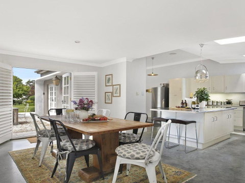 Nattai Lodge - House & Cottage In Beautiful Garden - Whitsundays Accommodation 1