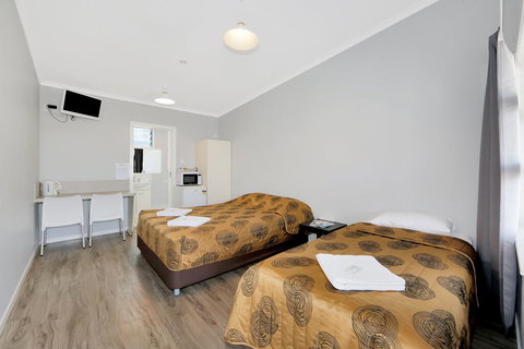 Ned Kelly's Motel - Whitsundays Accommodation 1