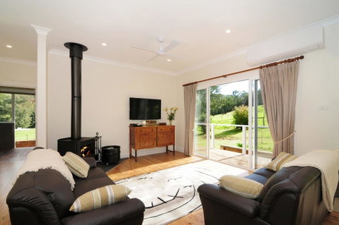 Nellsville Cottage - Kangaroo Valley - Whitsundays Accommodation 2