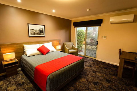Quality Hotel Bayswater - Whitsundays Accommodation 1