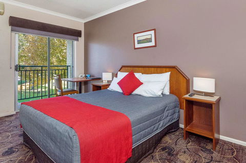 Quality Hotel Bayswater - Whitsundays Accommodation 6