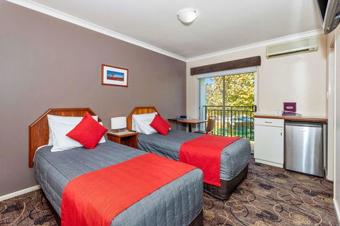Quality Hotel Bayswater - Whitsundays Accommodation 5