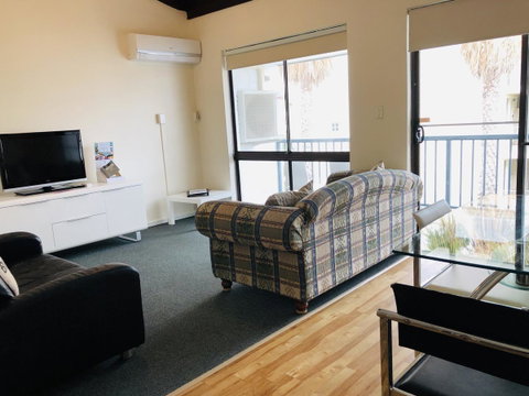 Seashore Memories - Sleeps 3 - Whitsundays Accommodation 3