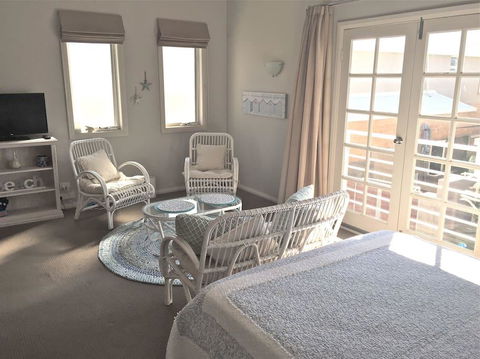 Fremantle Local Beach Studio - Whitsundays Accommodation 3