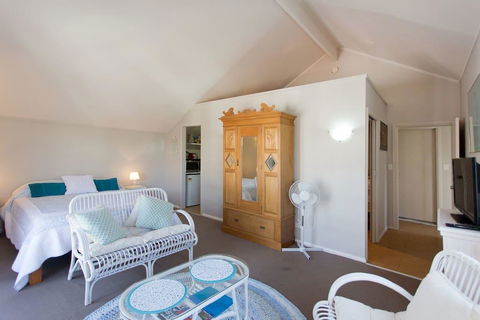 Fremantle Local Beach Studio - Whitsundays Accommodation 13
