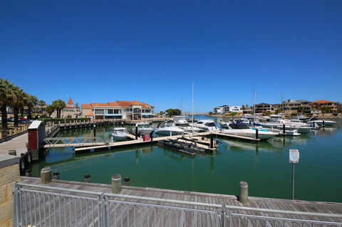 Studio Style Mindarie Marina - Whitsundays Accommodation 10