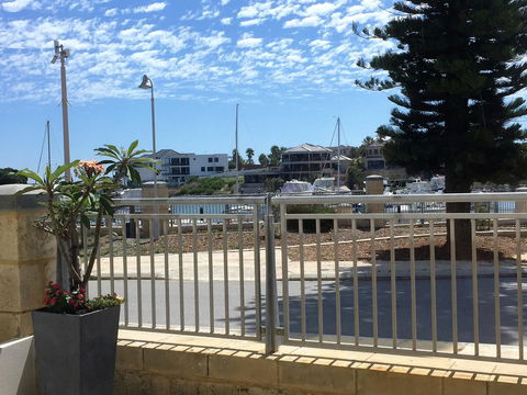 Studio Style Mindarie Marina - Whitsundays Accommodation 1