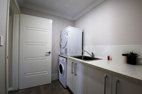 Studio Style Mindarie Marina - Whitsundays Accommodation 8