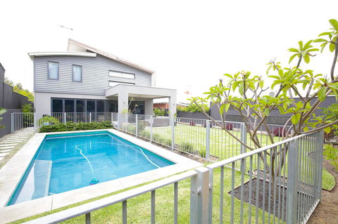 The Pool House - Fremantle - Whitsundays Accommodation 1