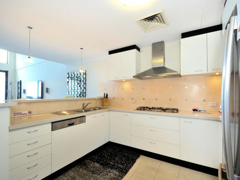 Nautilus By Rockingham Apartments - Whitsundays Accommodation 13