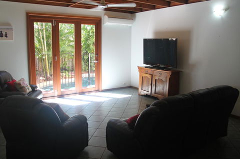 Beach House On Fox - Whitsundays Accommodation 13