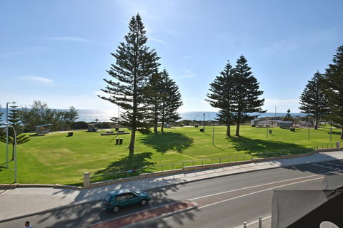 Mullaloo Beach Hotels & Apartments - Whitsundays Accommodation 1