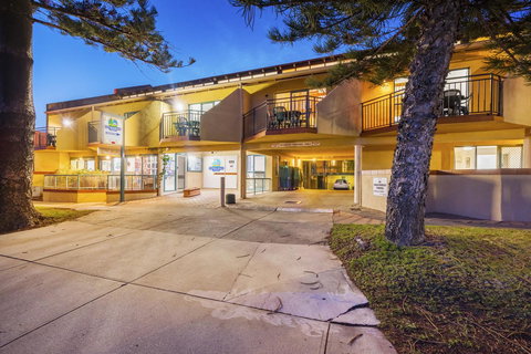 Cottesloe Beach Chalets - Whitsundays Accommodation 6