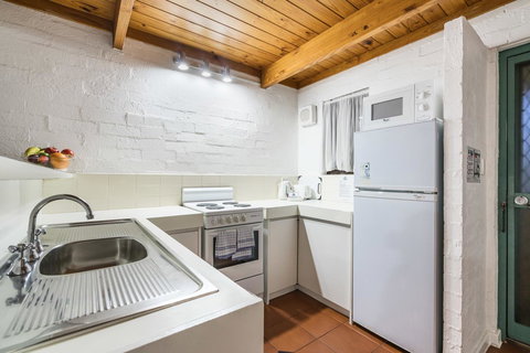 Cottesloe Beach Chalets - Whitsundays Accommodation 34