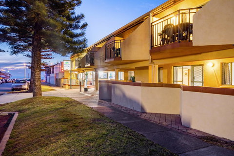 Cottesloe Beach Chalets - Whitsundays Accommodation 4
