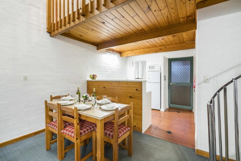 Cottesloe Beach Chalets - Whitsundays Accommodation 31