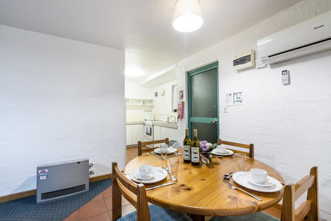 Cottesloe Beach Chalets - Whitsundays Accommodation 36