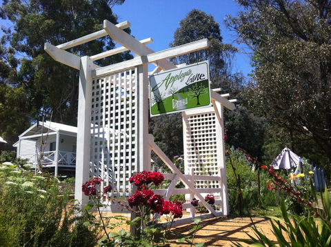 Applegate Lane Chalet - Whitsundays Accommodation 14