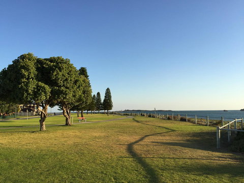 The Royal Dolphin Bed & Breakfast Safety Bay - Whitsundays Accommodation 23