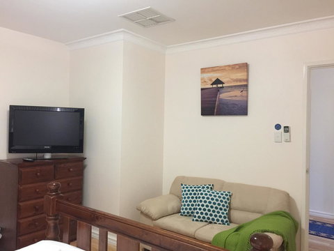 The Royal Dolphin Bed & Breakfast Safety Bay - Whitsundays Accommodation 30