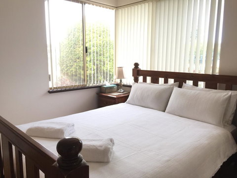 The Royal Dolphin Bed & Breakfast Safety Bay - Whitsundays Accommodation 5