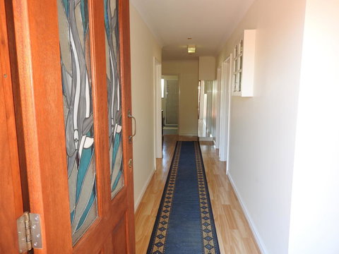 The Royal Dolphin Bed & Breakfast Safety Bay - Whitsundays Accommodation 13