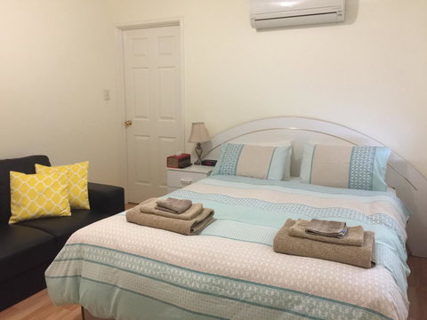 The Royal Dolphin Bed & Breakfast Safety Bay - Whitsundays Accommodation 1