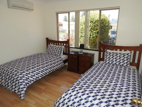 The Royal Dolphin Bed & Breakfast Safety Bay - Whitsundays Accommodation 15