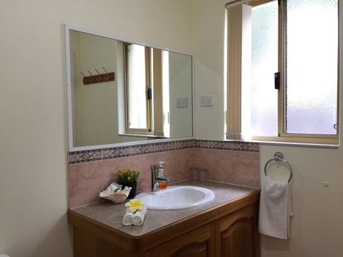 The Royal Dolphin Bed & Breakfast Safety Bay - Whitsundays Accommodation 20