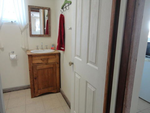 Di's Cabin In Dwellingup - Whitsundays Accommodation 21