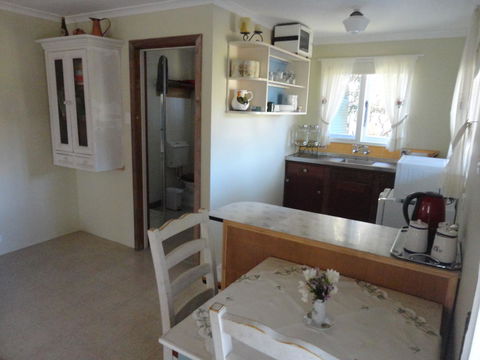 Di's Cabin In Dwellingup - Whitsundays Accommodation 19
