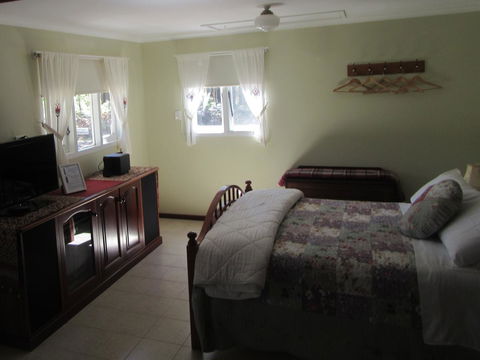 Di's Cabin In Dwellingup - Whitsundays Accommodation 10