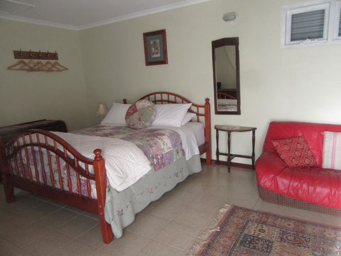 Di's Cabin In Dwellingup - Whitsundays Accommodation 9