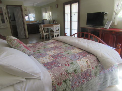 Di's Cabin In Dwellingup - Whitsundays Accommodation 11