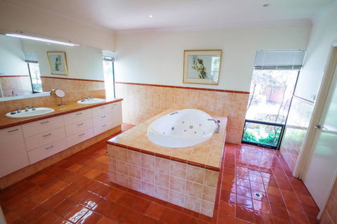 Arum - Close To The Margaret River - Whitsundays Accommodation 25
