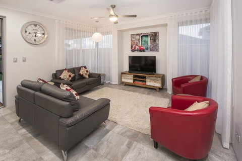 15 Cabot Close - Whitsundays Accommodation 14