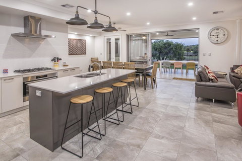 15 Cabot Close - Whitsundays Accommodation 16