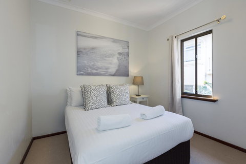 Cottesloe Sea Salt Abode - Executive Escapes - Whitsundays Accommodation 9