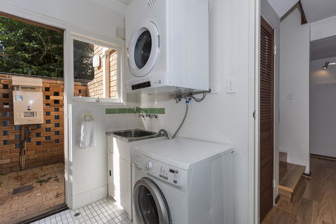 Cottesloe Sea Salt Abode - Executive Escapes - Whitsundays Accommodation 12