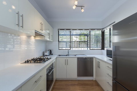 Cottesloe Sea Salt Abode - Executive Escapes - Whitsundays Accommodation 13